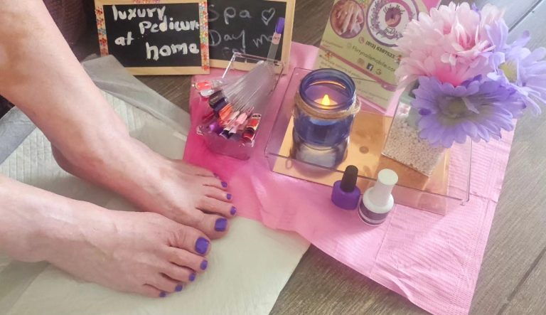 How Flirty Nails Mobile Uses Non-Toxic Nail Products in Their Services for Seniors